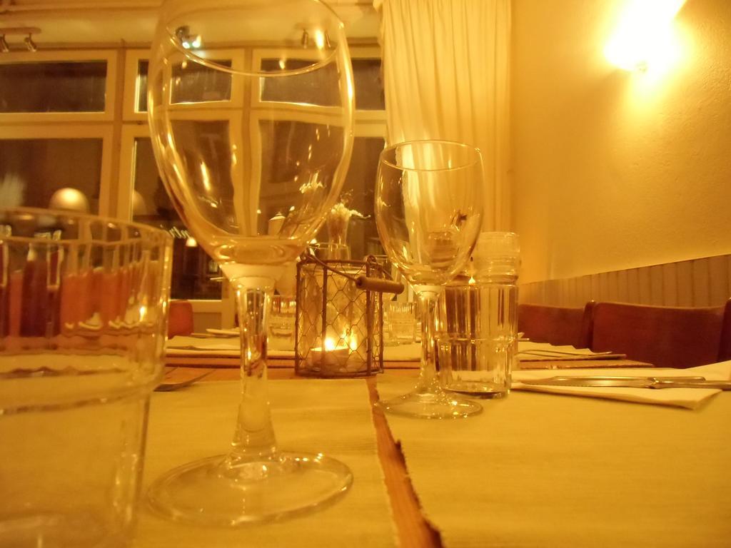 Hotel De La Providence Egliseneuve-d'Entraigues Luaran gambar