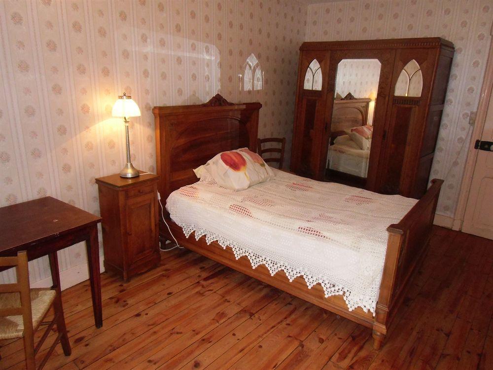 Hotel De La Providence Egliseneuve-d'Entraigues Luaran gambar