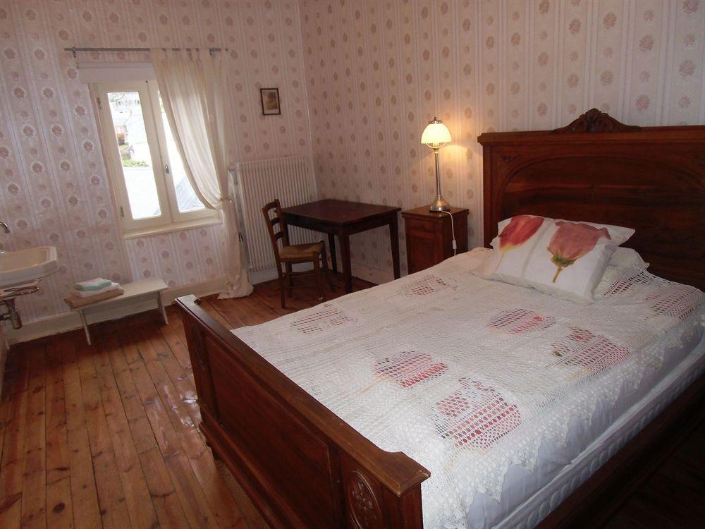 Hotel De La Providence Egliseneuve-d'Entraigues Luaran gambar