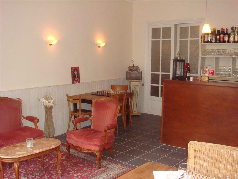 Hotel De La Providence Egliseneuve-d'Entraigues Luaran gambar