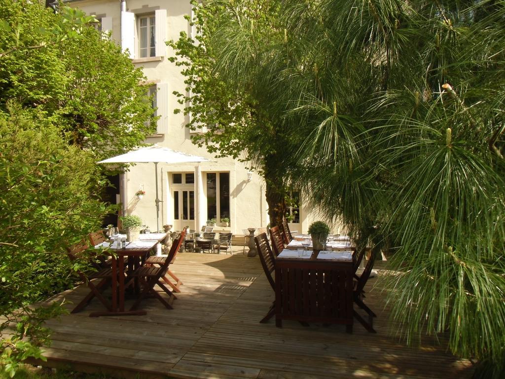 Hotel De La Providence Egliseneuve-d'Entraigues Luaran gambar