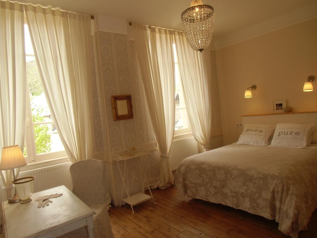 Hotel De La Providence Egliseneuve-d'Entraigues Luaran gambar