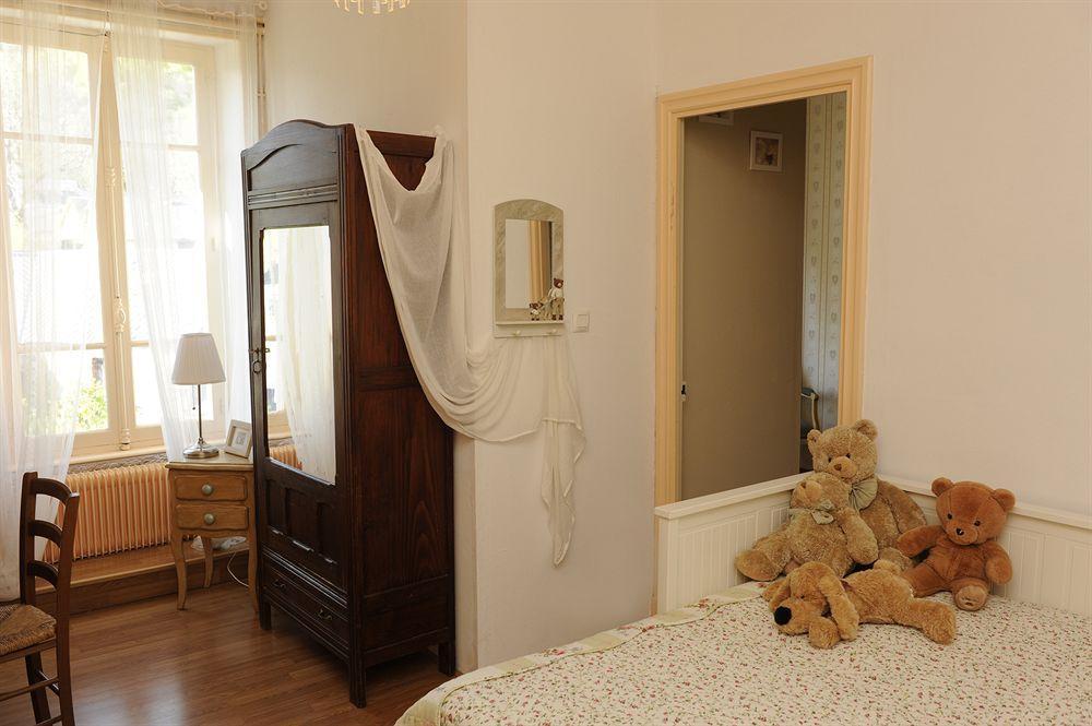 Hotel De La Providence Egliseneuve-d'Entraigues Luaran gambar