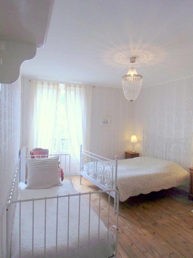 Hotel De La Providence Egliseneuve-d'Entraigues Luaran gambar