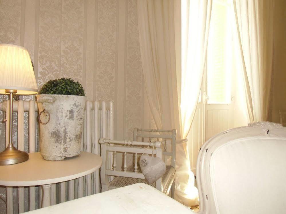 Hotel De La Providence Egliseneuve-d'Entraigues Luaran gambar
