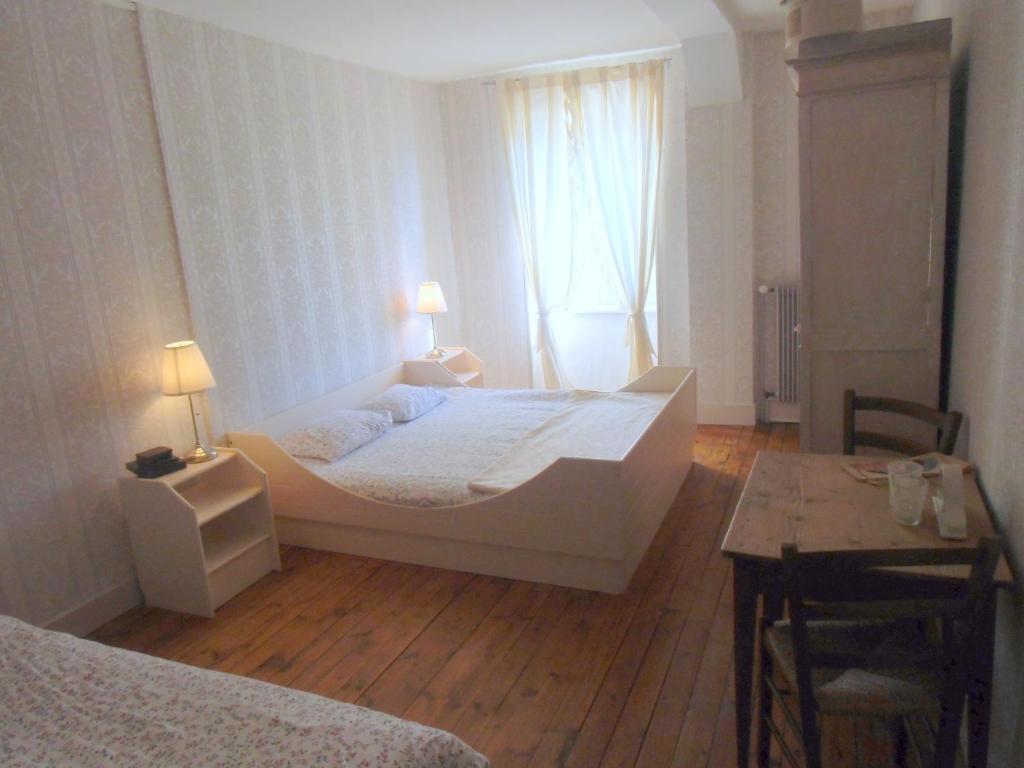 Hotel De La Providence Egliseneuve-d'Entraigues Luaran gambar