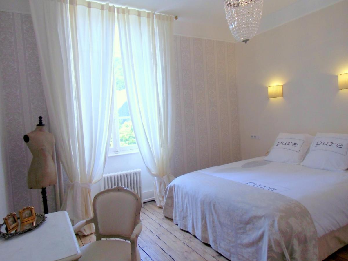 Hotel De La Providence Egliseneuve-d'Entraigues Bilik gambar