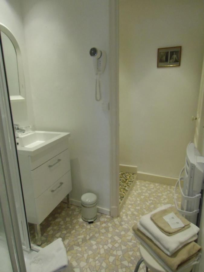 Hotel De La Providence Egliseneuve-d'Entraigues Luaran gambar